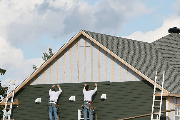 Professional Vinyl Siding technician working in Platteville, CO